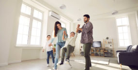 happy-family-moving-in-rent-to-buy