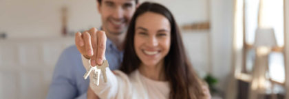 happy-family-couple-keys-wondering-what-mortgage-can-i-afford