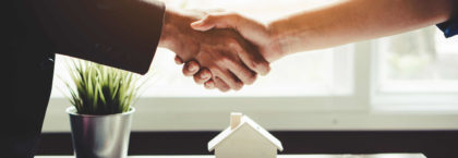 landlord-shaking-hands-estate-agent